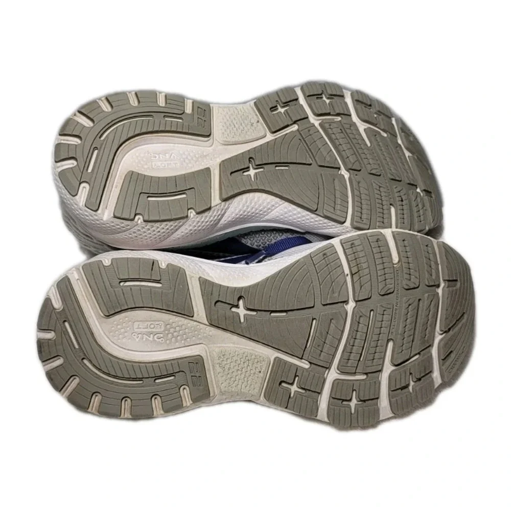 Brooks Adrenaline GTS 22 Women's Size 10.5 D (Wide) Running Shoes Gray
